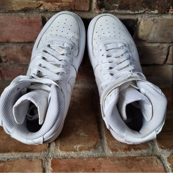 Nike Air Force 1 High Triple White Youth Size 6 - Picture 9 of 9